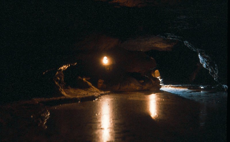 027 Onmeetbare - floating calcite pool (1)