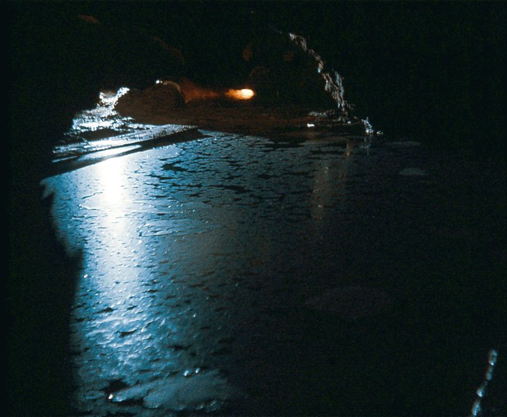 028 Onmeetbare - floating calcite pool (2)