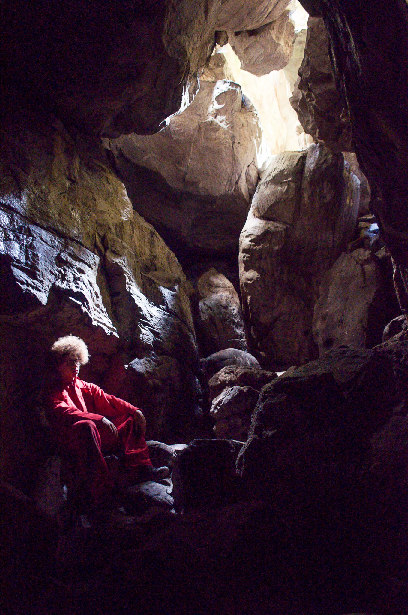 Ronans Well Cave Reece relaxing[Photo][20181202]