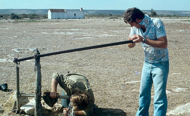 Charles and apple pumping   de Hoop