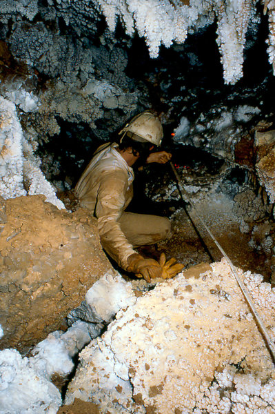 Apple Green surveying in stream passage under Krakatoa C (1)
