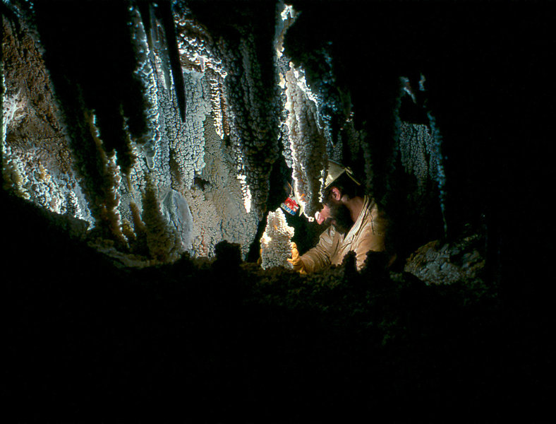 Apple Green under intrusive Dyke Cango 3 Easter 1980 1