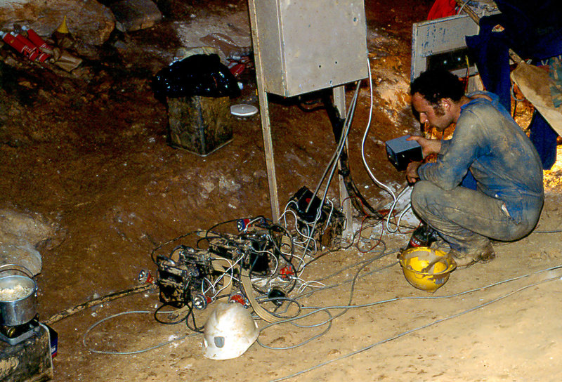 Cango 3 Easter 1980 Lee Hall charging batteries