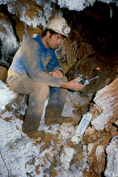 air sample stream passage below Krakatoa Cango 3 1980 Ch (1)