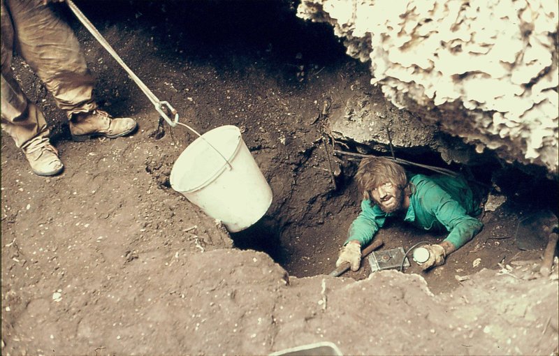 Apple clearing entrance passage   Onmeetbare