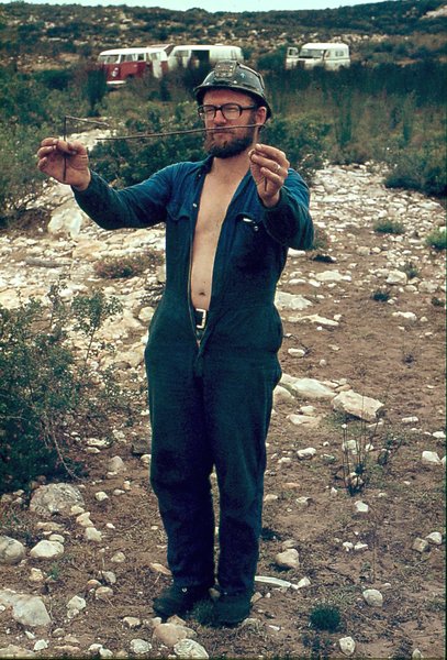 Dick performing geophysical survey   de Hoop