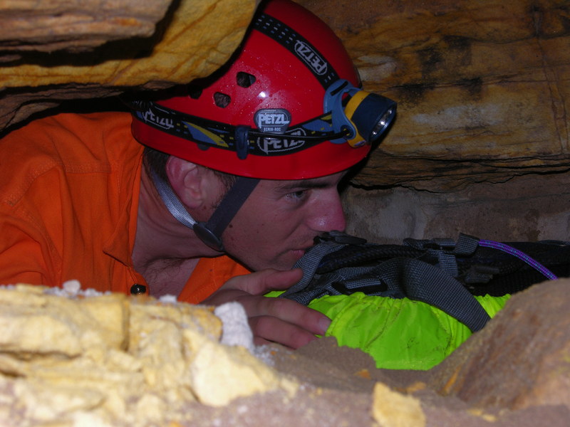 Clovelly Cave Marcus and bag 5176