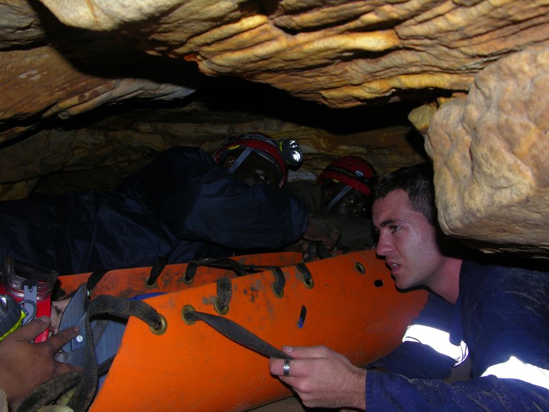 Clovelly Cave rescue practice in progress DSCN5201