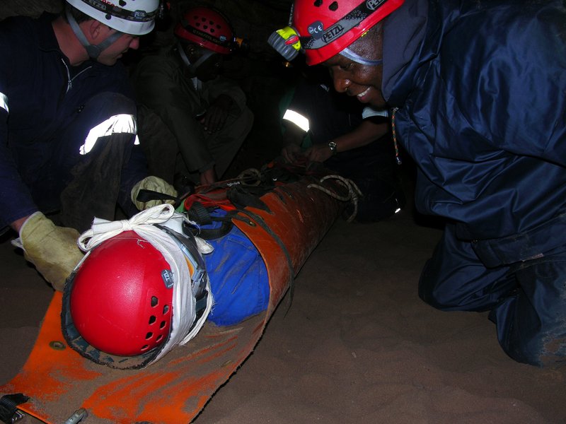 Clovelly Cave rescue practice in progress DSCN5230