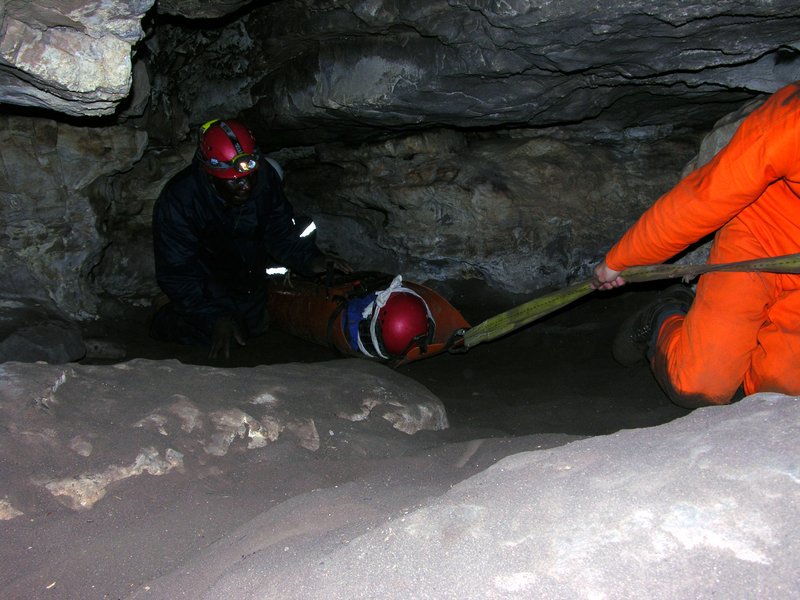 Clovelly Cave rescue practice in progress DSCN5233