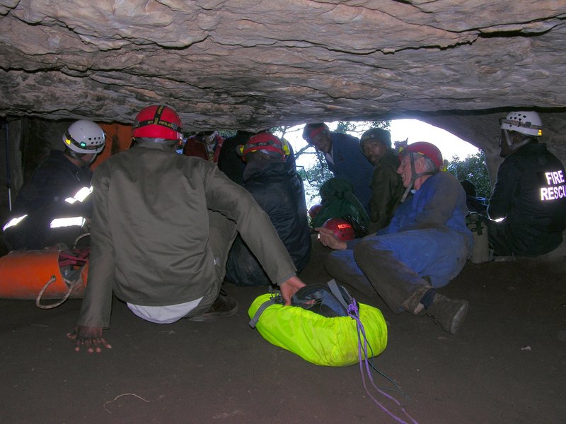 Clovelly Cave rescue practice in progress DSCN5241
