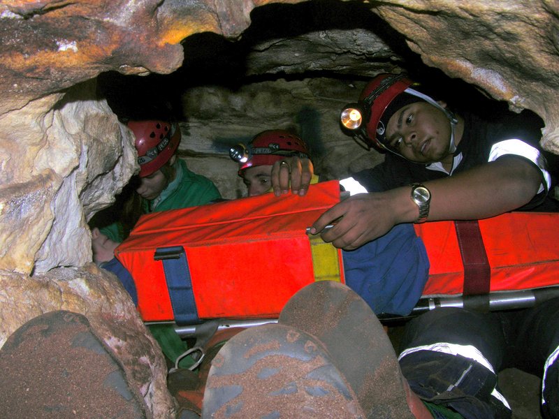 Clovelly Cave rescue practice in progress DSCN5265