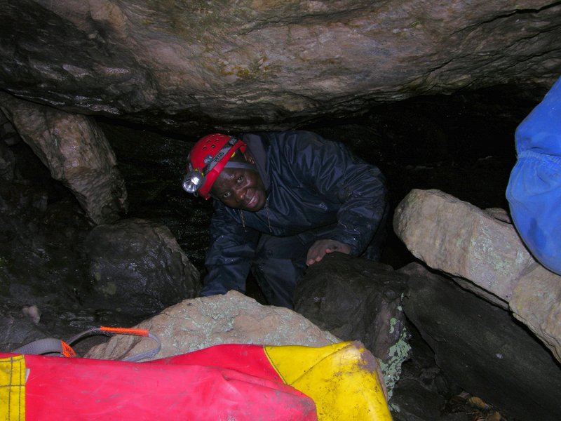 Clovelly Cave rescue practice in progress DSCN5283