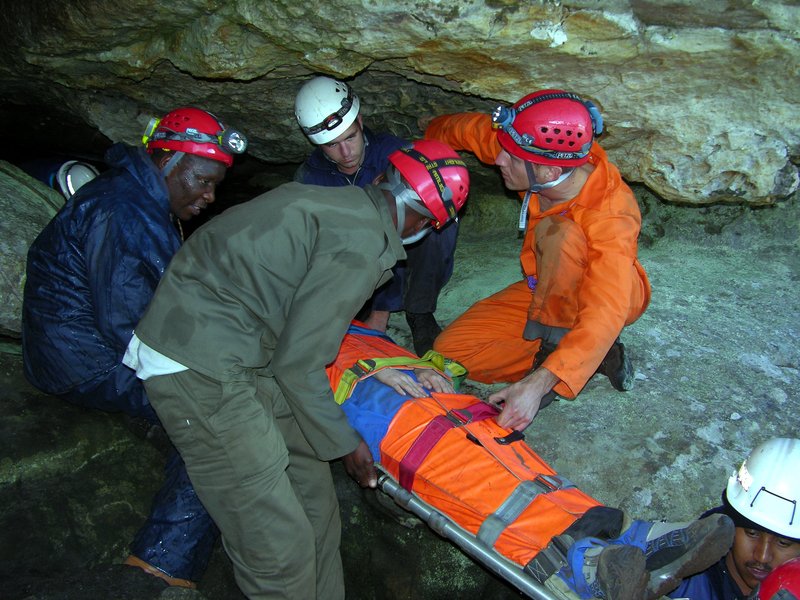 Clovelly Cave rescue practice in progress DSCN5286