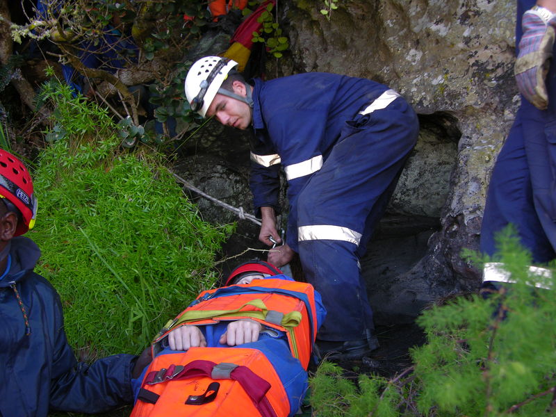 Clovelly Cave rescue practice in progress DSCN5301